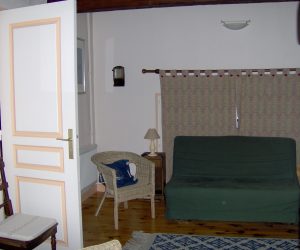 Salon avec canapé lit
